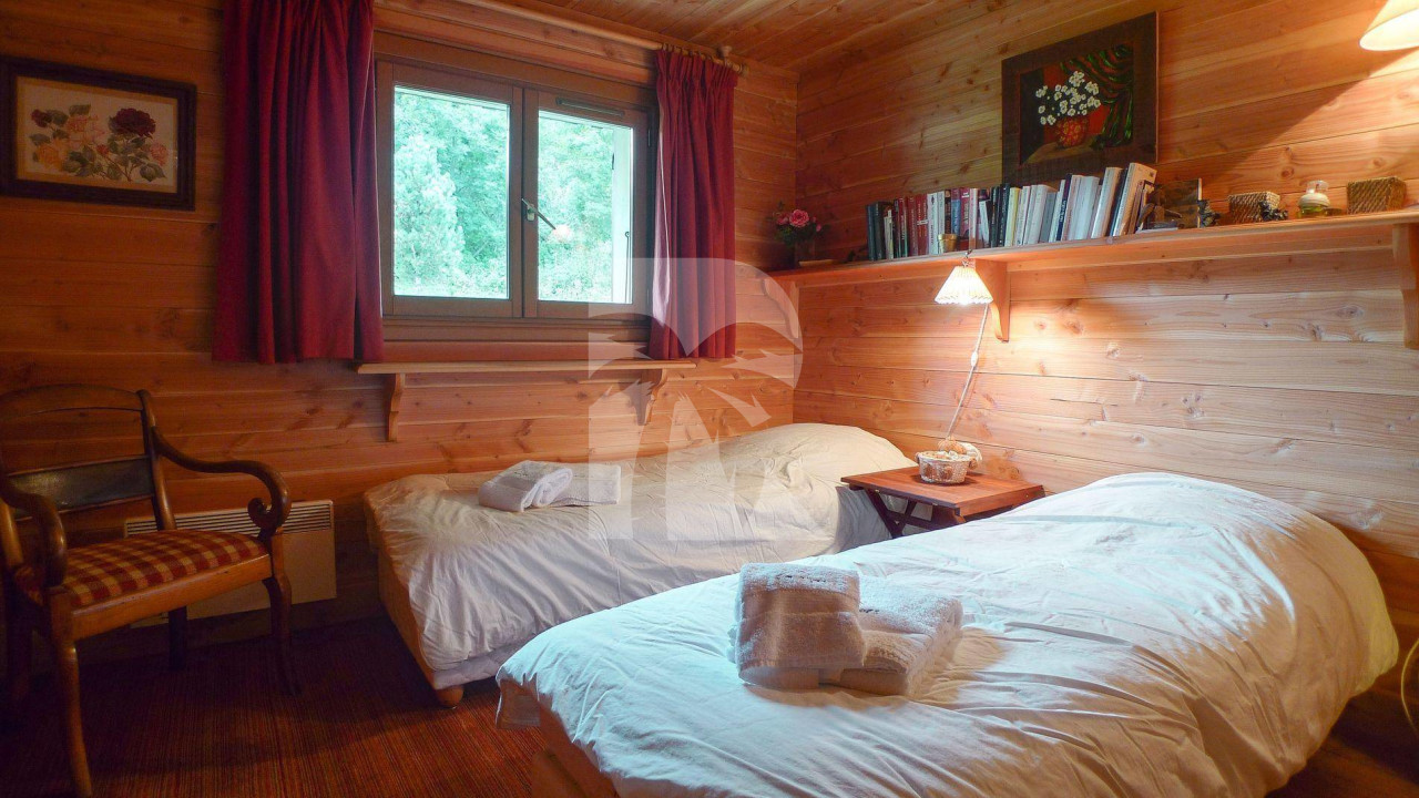 villa in Meribel : Rent this traditional chalet on the slopes for 12 guests in Méribel Le Raffort. - Photo 7