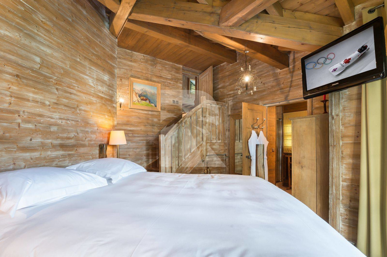 villa in Courchevel : Rent this chalet located in the private hamlet of Les Brigues, only 20 meters from the slopes. - Photo 8