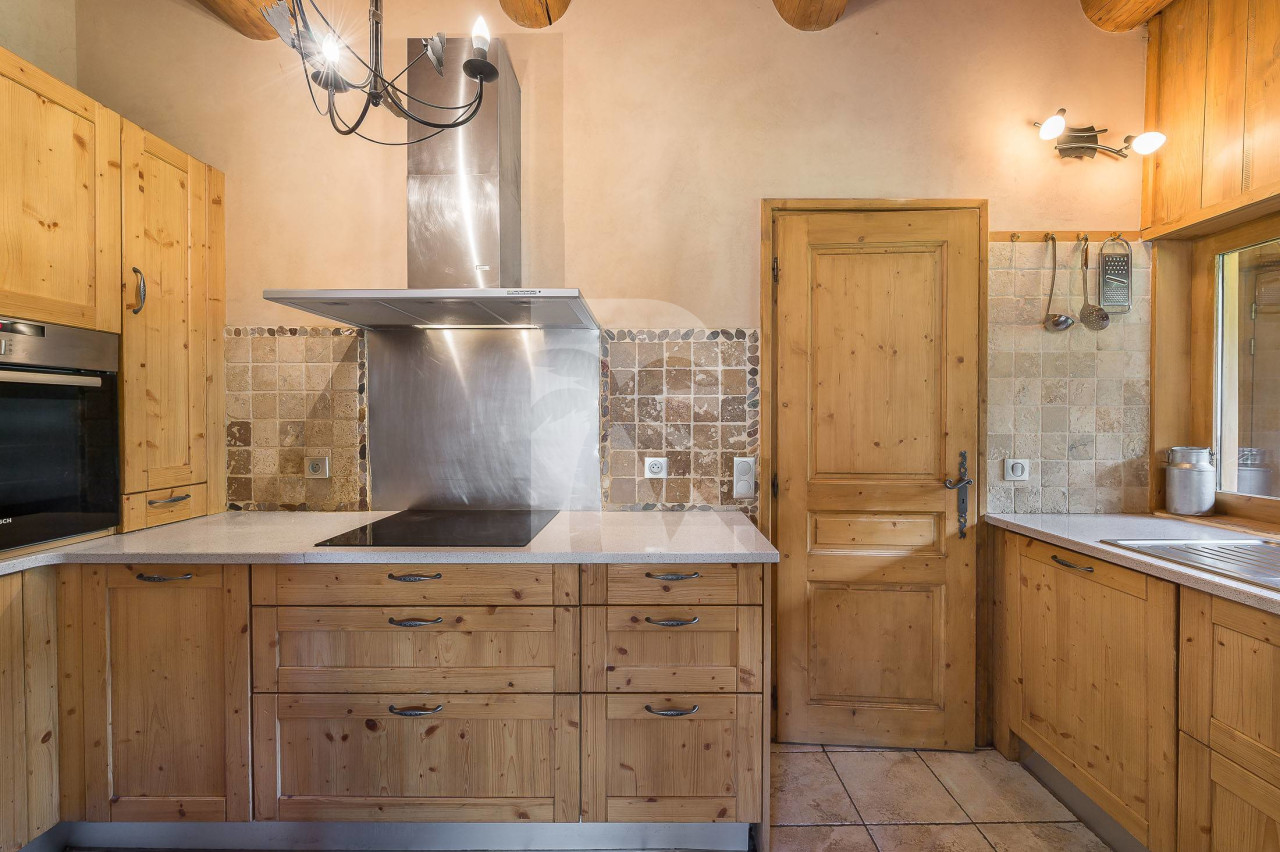 villa in Val d'Isere : Rent this chalet located right in the center of Val d'Isère and at only 150m from the slopes. - Photo 8