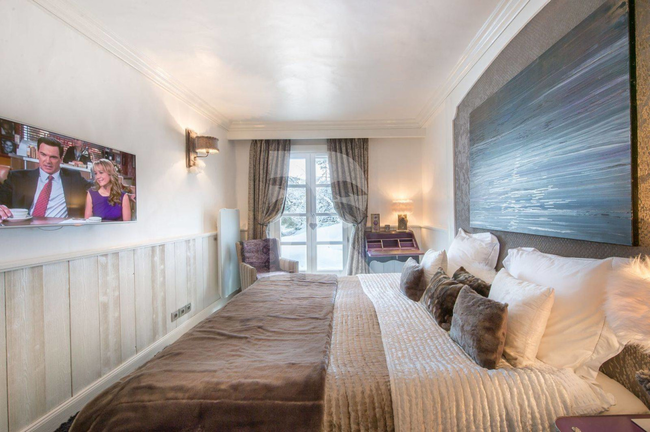 villa in Courchevel : Rent this 6 bedrooms chalet located in Cospillot - Photo 9