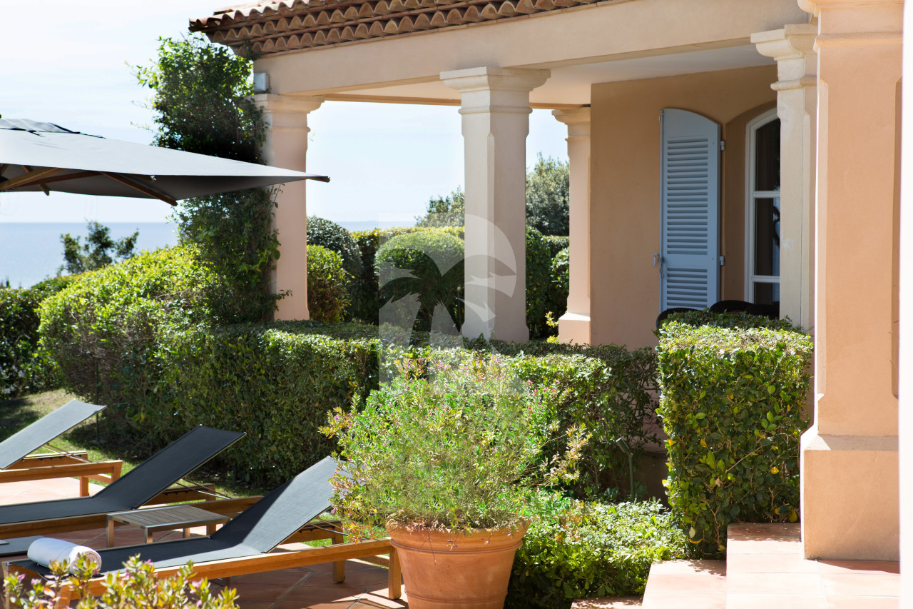 villa in St Tropez : Rent this wonderful renovated provencal villa in a private domain close to St Tropez for 8 guests. - Photo 2