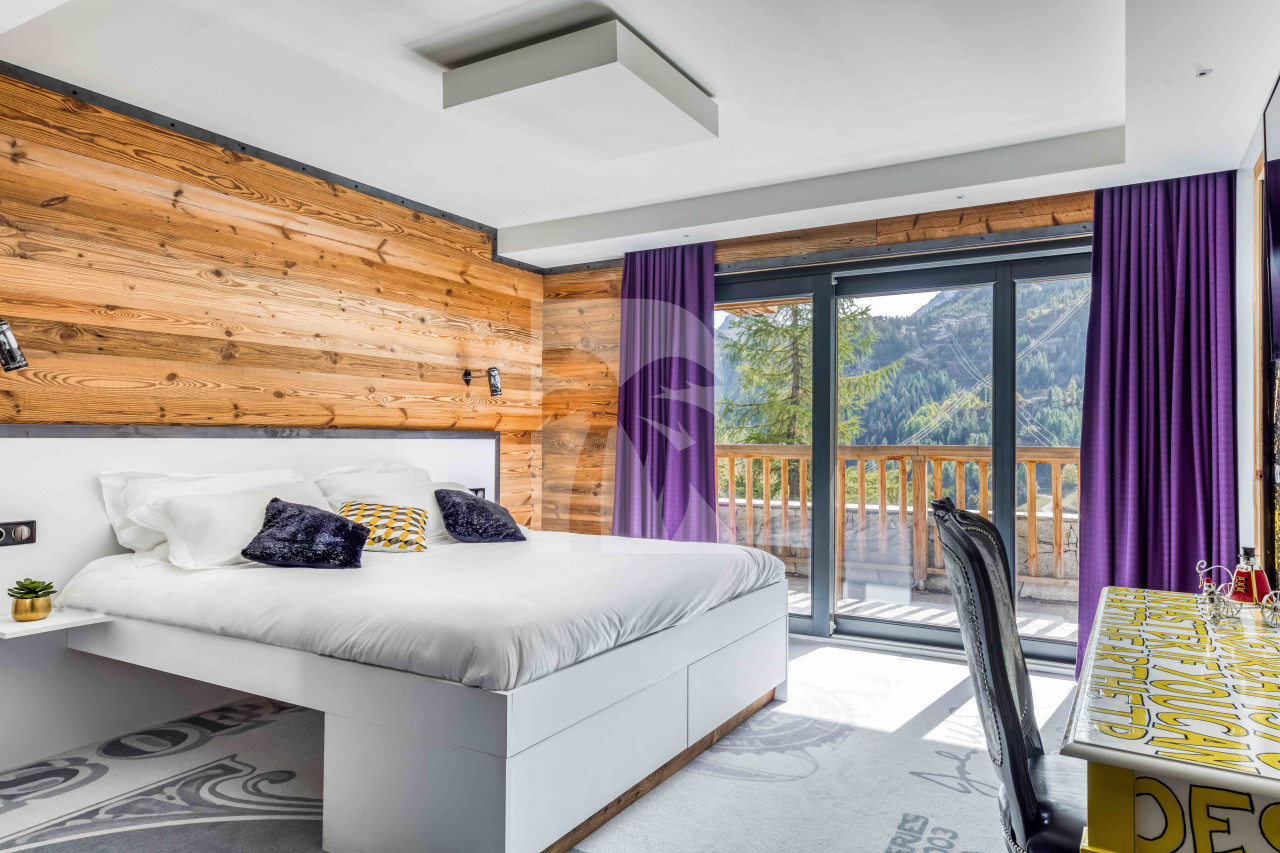 villa in Tignes : Rent this unique chalet for 8 guests located a short walk from the lift. - Photo 12