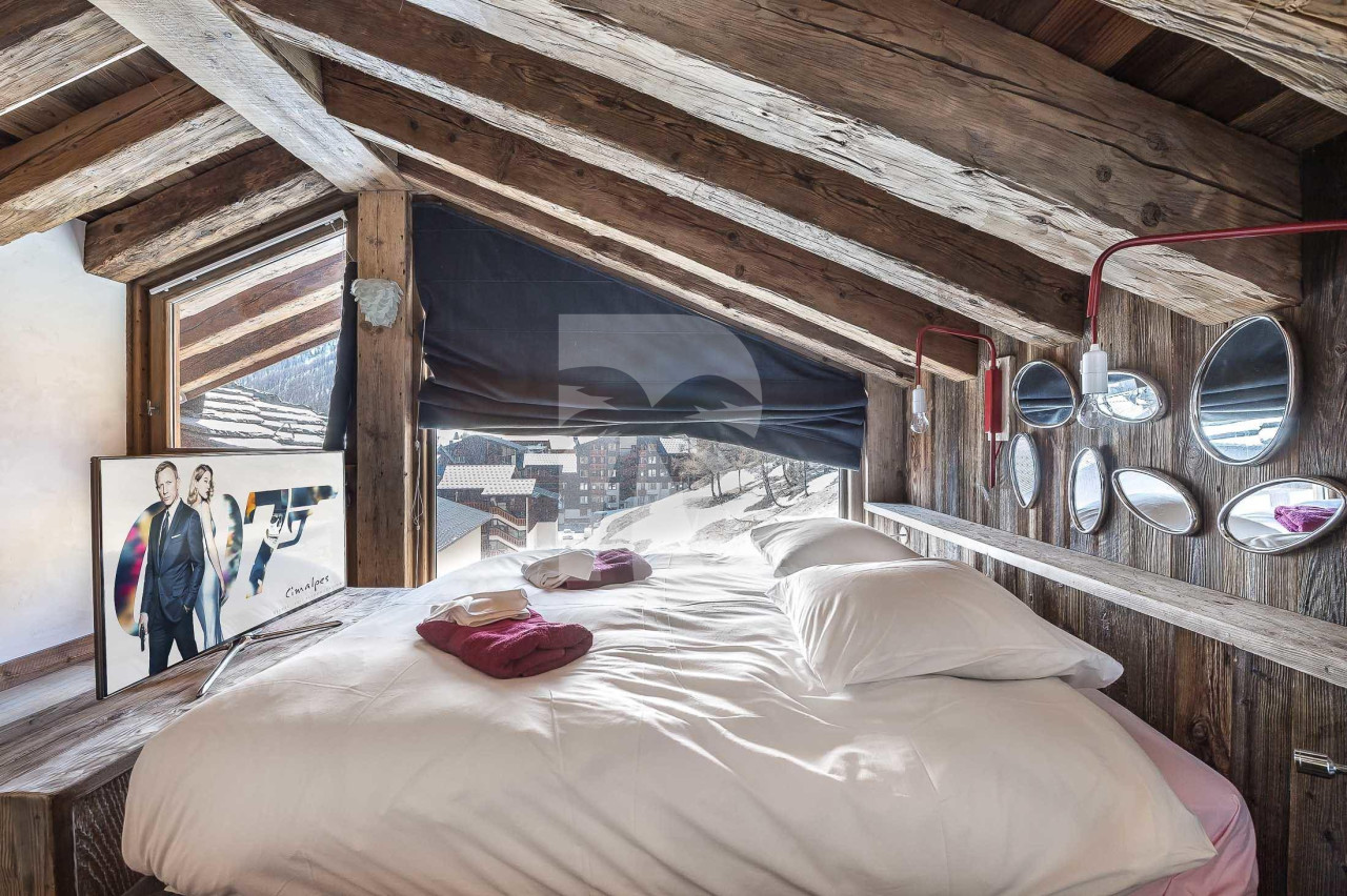 villa in Val d'Isere : Rent this typical chalet located in the Hamlet of Petit Alaska in Val d'Isère. - Photo 9