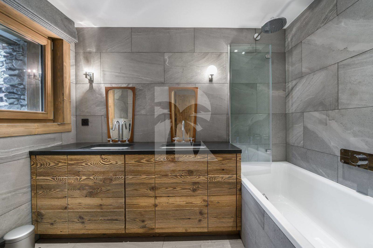 villa in Meribel : Rent this prestigious and comfortable chalet for 10 guests in Méribel Le Raffort. - Photo 10