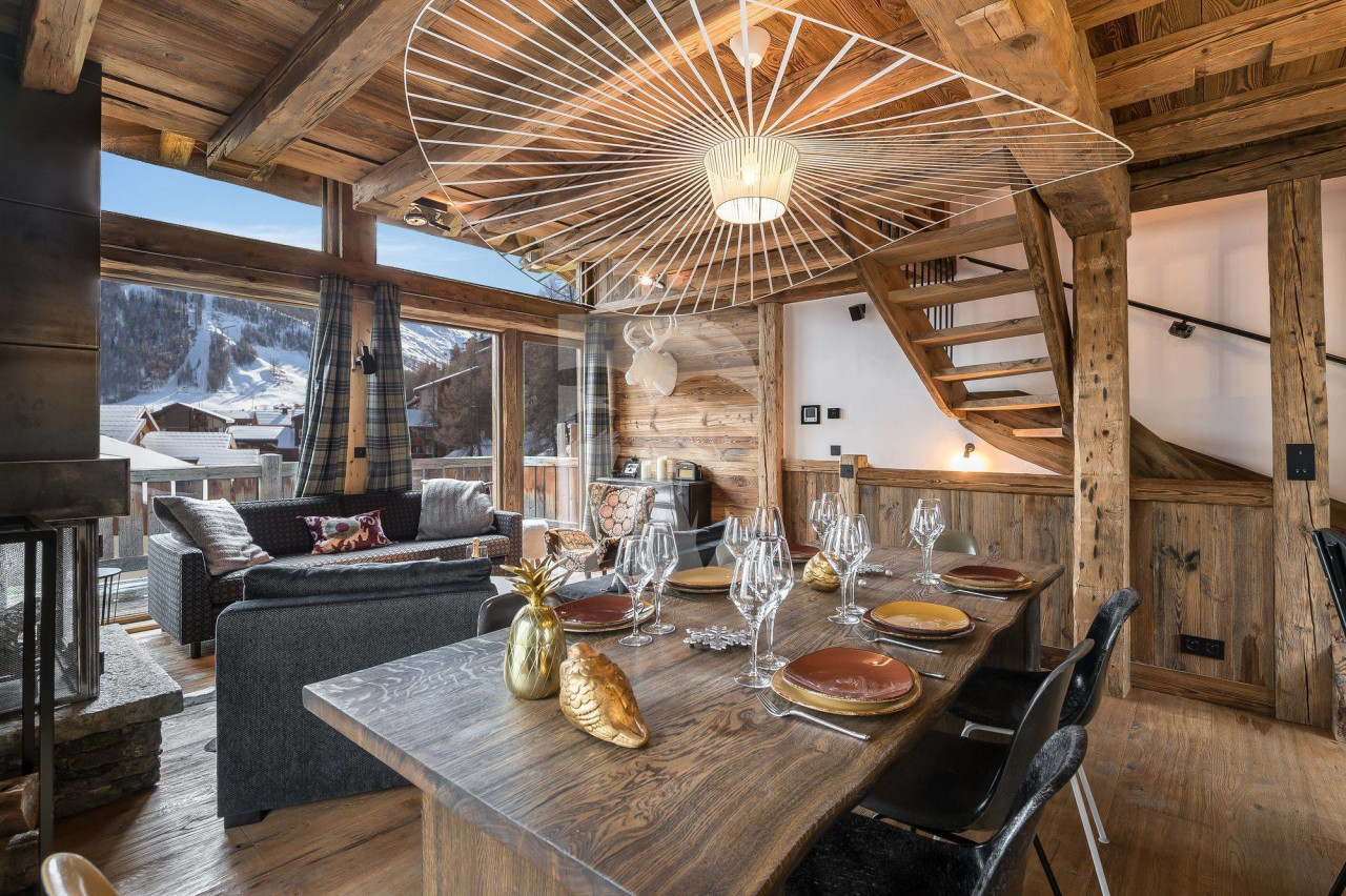 villa in Val d'Isere : Rent this chalet located in the hamlet of Le petit Alaska for 10 guests. - Photo 3