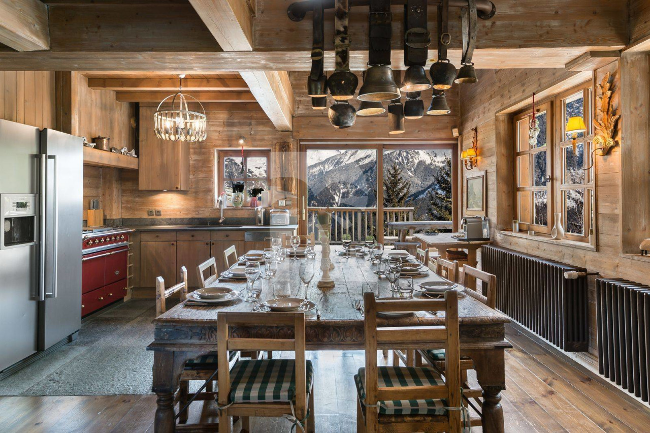villa in Courchevel : Rent this chalet located in the private hamlet of Les Brigues, only 20 meters from the slopes. - Photo 6