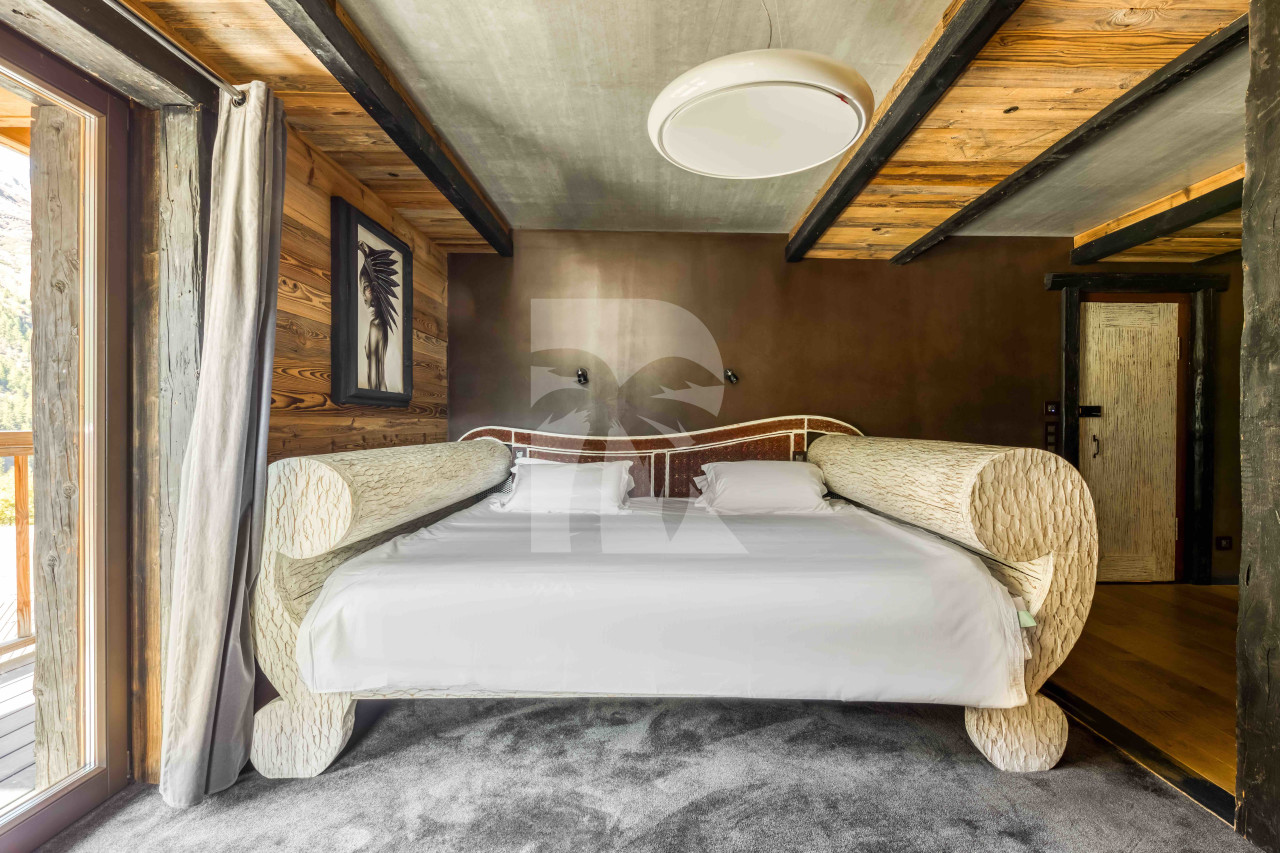 villa in Tignes : Rent this Indonesian decorated chalet walking distance to the lift in Tignes Brevieres - Photo 12