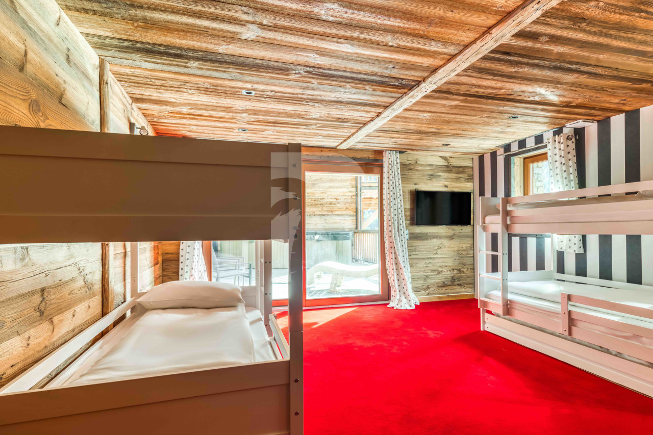 villa in Tignes : Rent this luxurious chalet designed with graffiti street art - Photo 11