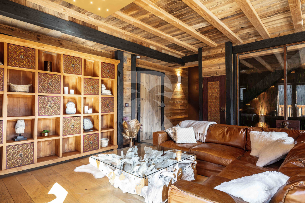 villa in Tignes : Rent this Indonesian decorated chalet walking distance to the lift in Tignes Brevieres - Photo 5