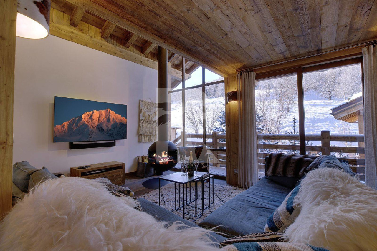villa in Meribel : Rent this Warm and Cozy chalet in the Hamlet of Le Raffort for 12 guests. - Photo 3