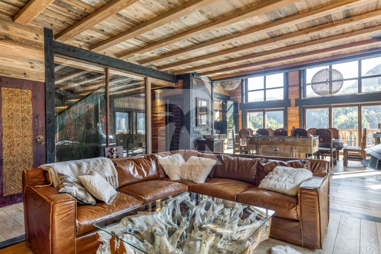 villa in Tignes : Rent this Indonesian decorated chalet walking distance to the lift in Tignes Brevieres - Photo 1