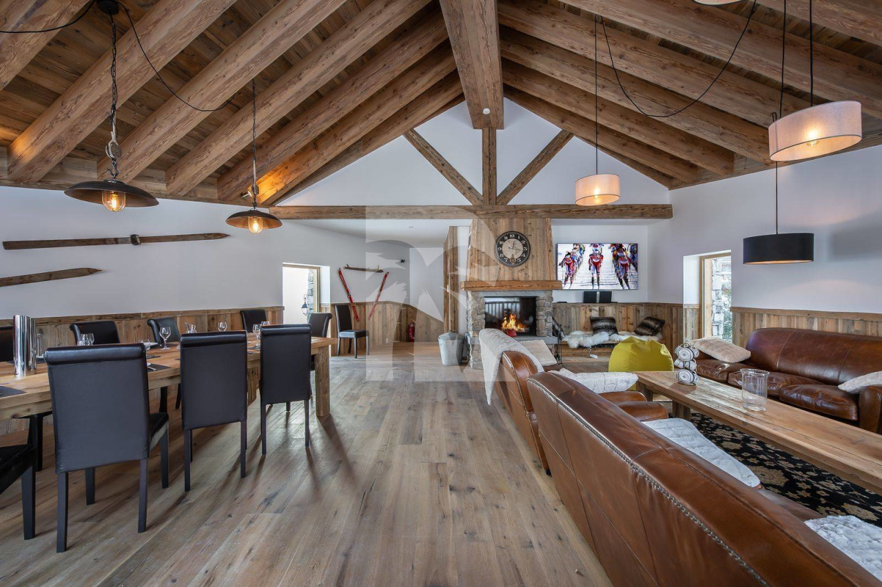 villa in Val d'Isere : Rent this 5 bedroom chalet located close to the slope in Le Fornet, Val d'Isère, with sauna and jacuzzi. - Photo 2