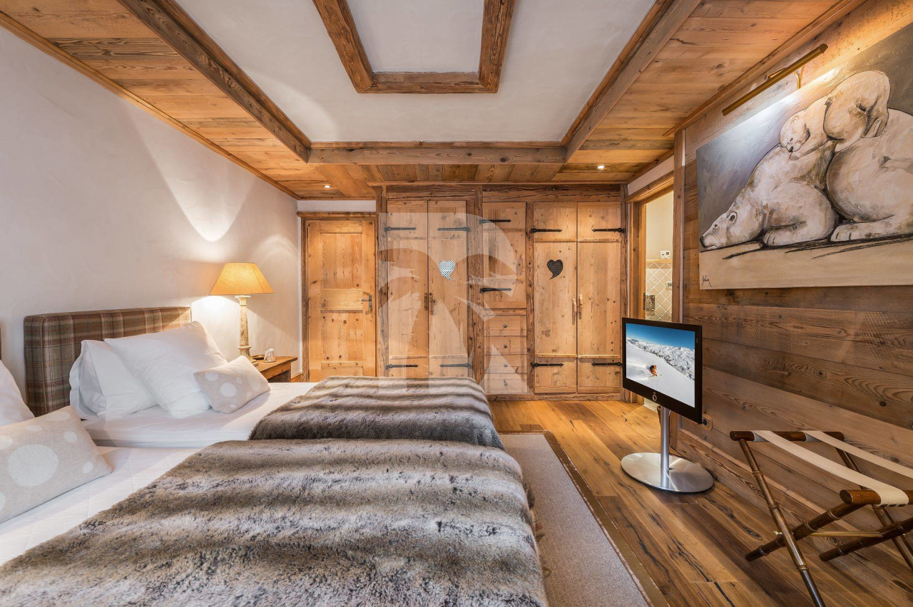 villa in Courchevel : Rent this 6 bedrooms chalet located in the Domain de Bllecôte  in Courchevel 1850. - Photo 9