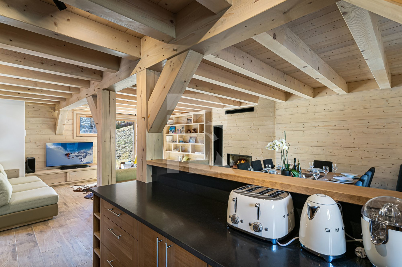villa in Val d'Isere : Rent this ski in ski out chalet close to the accommodations in Val d'Isère. - Photo 5
