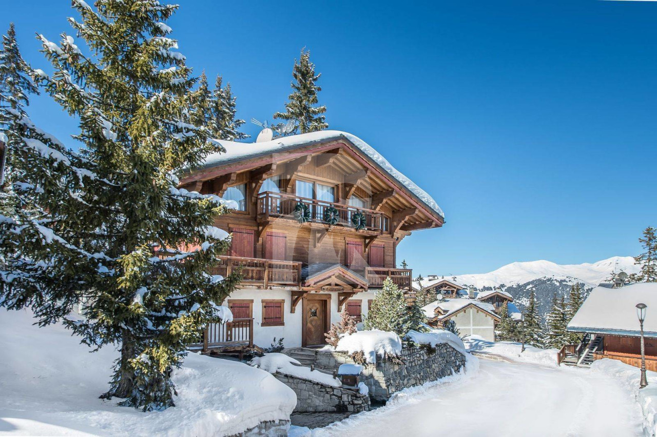 villa in Courchevel : Rent this family chalet with 4 bedrooms in Les Chenus - Photo 0