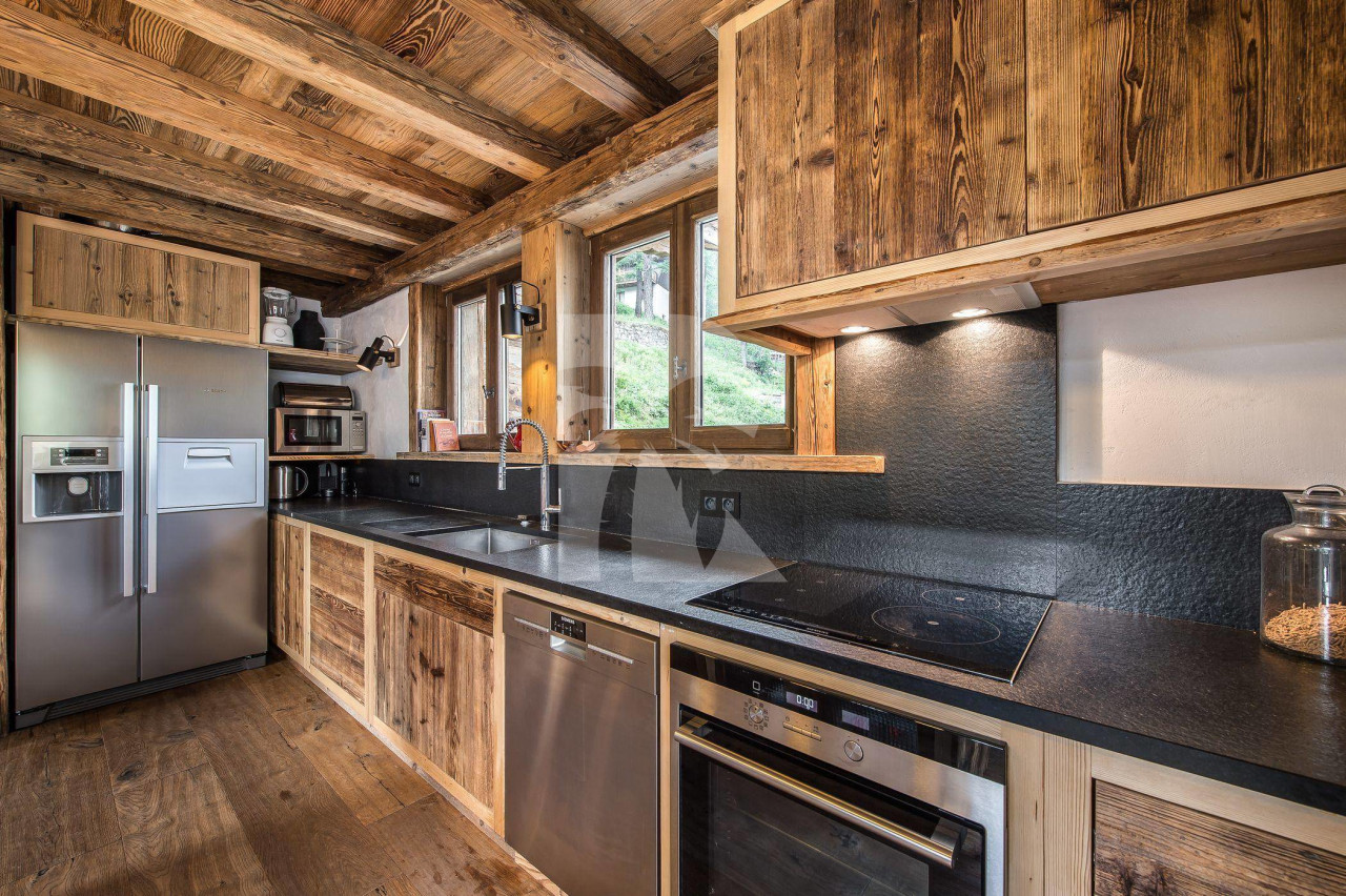 villa in Val d'Isere : Rent this chalet located in the hamlet of Le petit Alaska for 10 guests. - Photo 4