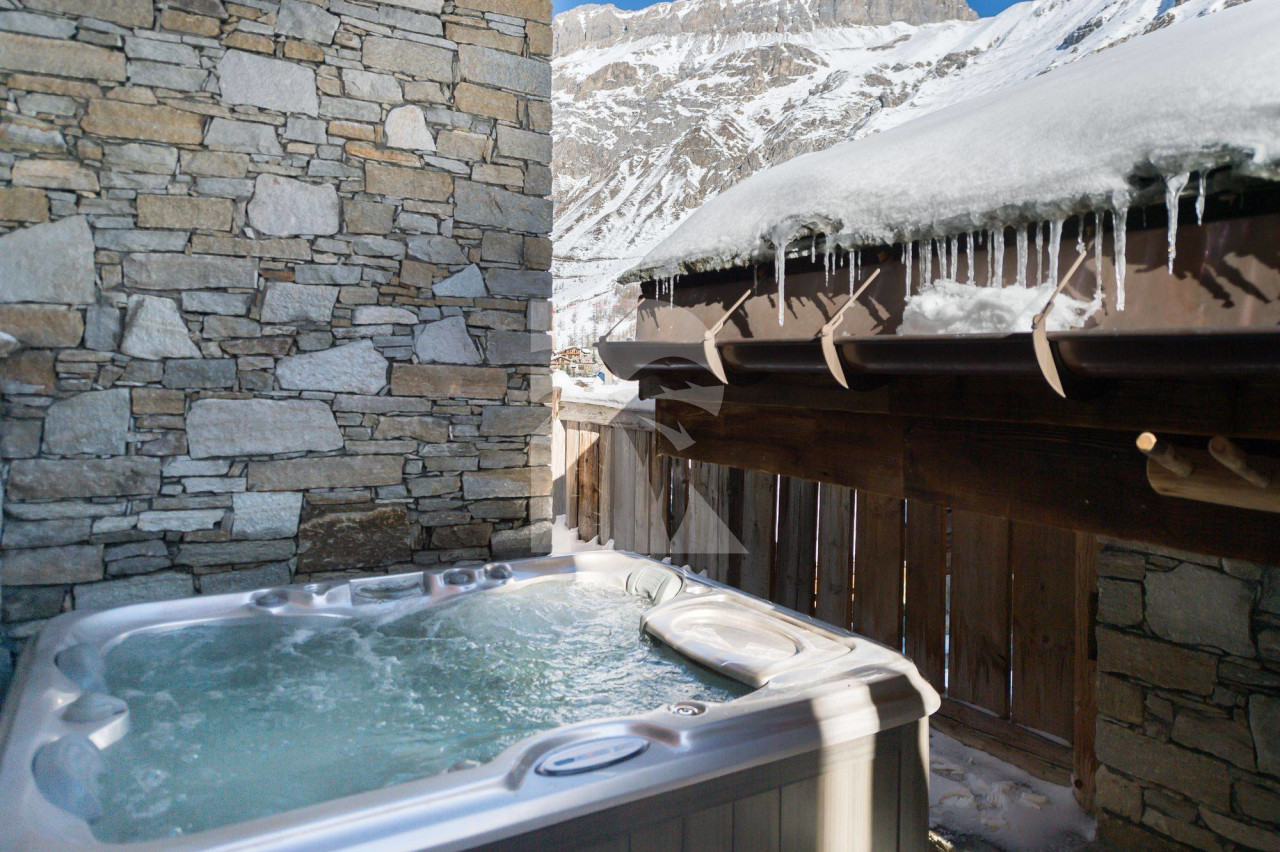 villa in Val d'Isere : Rent this chalet located in the hamlet of Le petit Alaska for 10 guests. - Photo 5