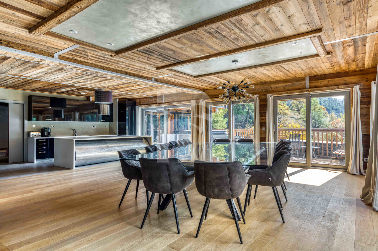 villa in Tignes : Rent this unique chalet which can accommodate up to 14 guests with a aircraft decoration. - Photo 2