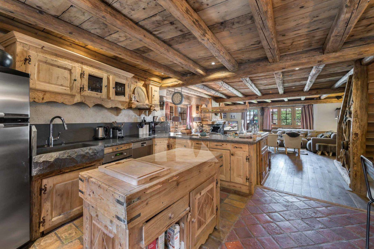 villa in Meribel : Rent this cozy chalet for 12 guests with Sauna and Jacuzzi in Méribel Le Raffort - Photo 4