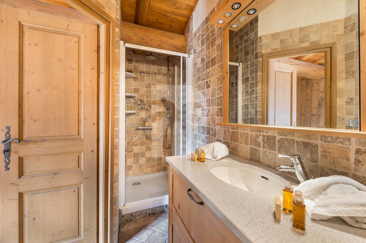 villa in Val d'Isere : Rent this chalet located right in the center of Val d'Isère and at only 150m from the slopes. - Photo 12