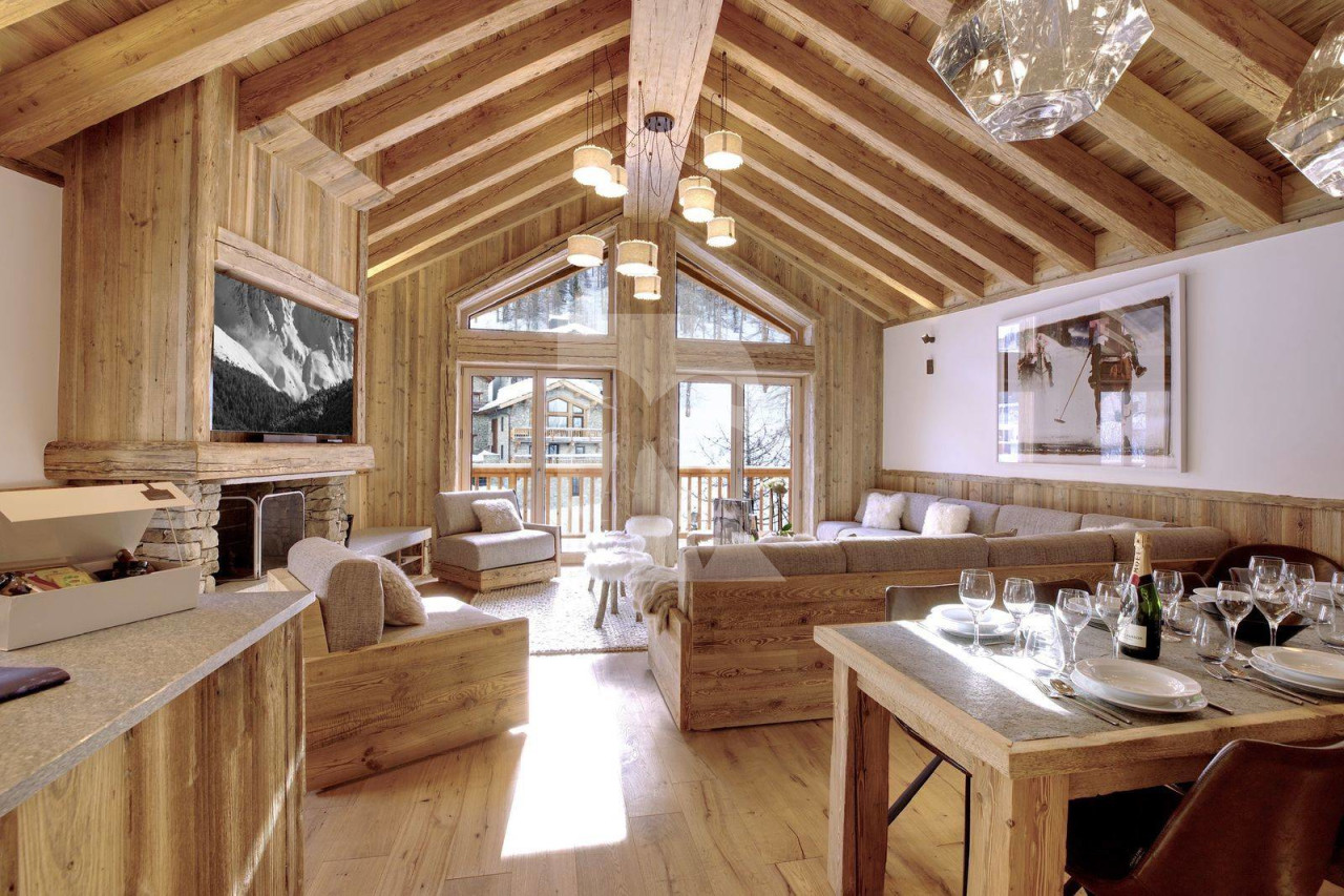 villa in Val d'Isere : Rent this 4 bedrooms chalet located in 'Le Fornet' with a sauna and jacuzzi. - Photo 1