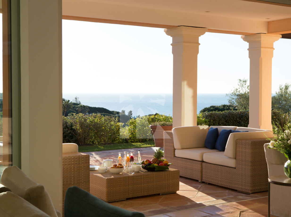 villa in St Tropez : Rent this luxurious provencal property of 460 sqm which can accommodate up to 10 guests. - Photo 2
