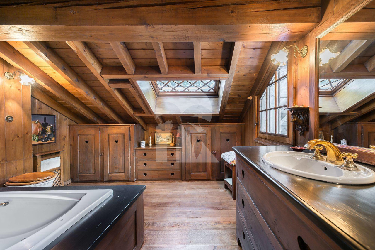 villa in Meribel : Rent this traditional and warm Savoyard chalet up to 14 guests in Musillon. - Photo 4