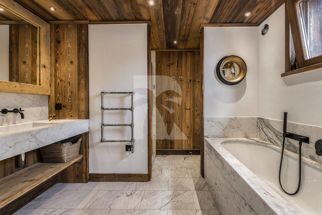 villa in Val d'Isere : Rent this chalet located in the hamlet of Le petit Alaska for 10 guests. - Photo 10
