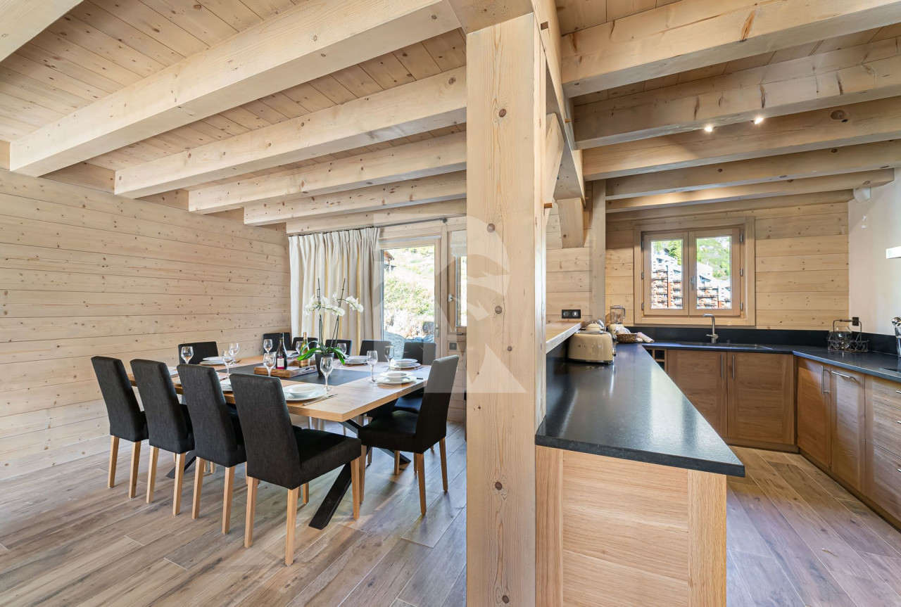 villa in Val d'Isere : Rent this ski in ski out chalet close to the accommodations in Val d'Isère. - Photo 3