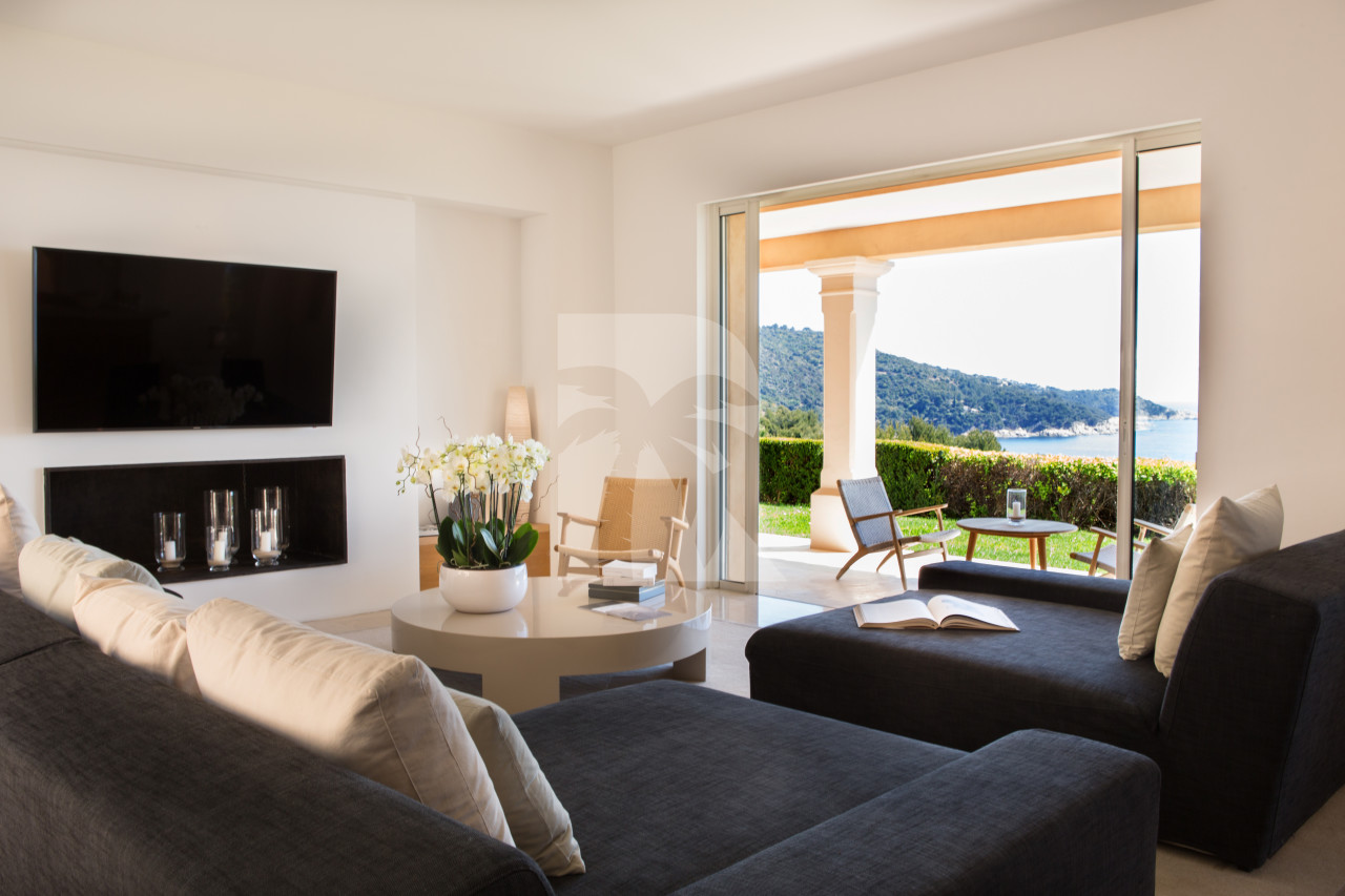 villa in St Tropez : Rent this sea view property in a private gated and secured domain in St Tropez. - Photo 4