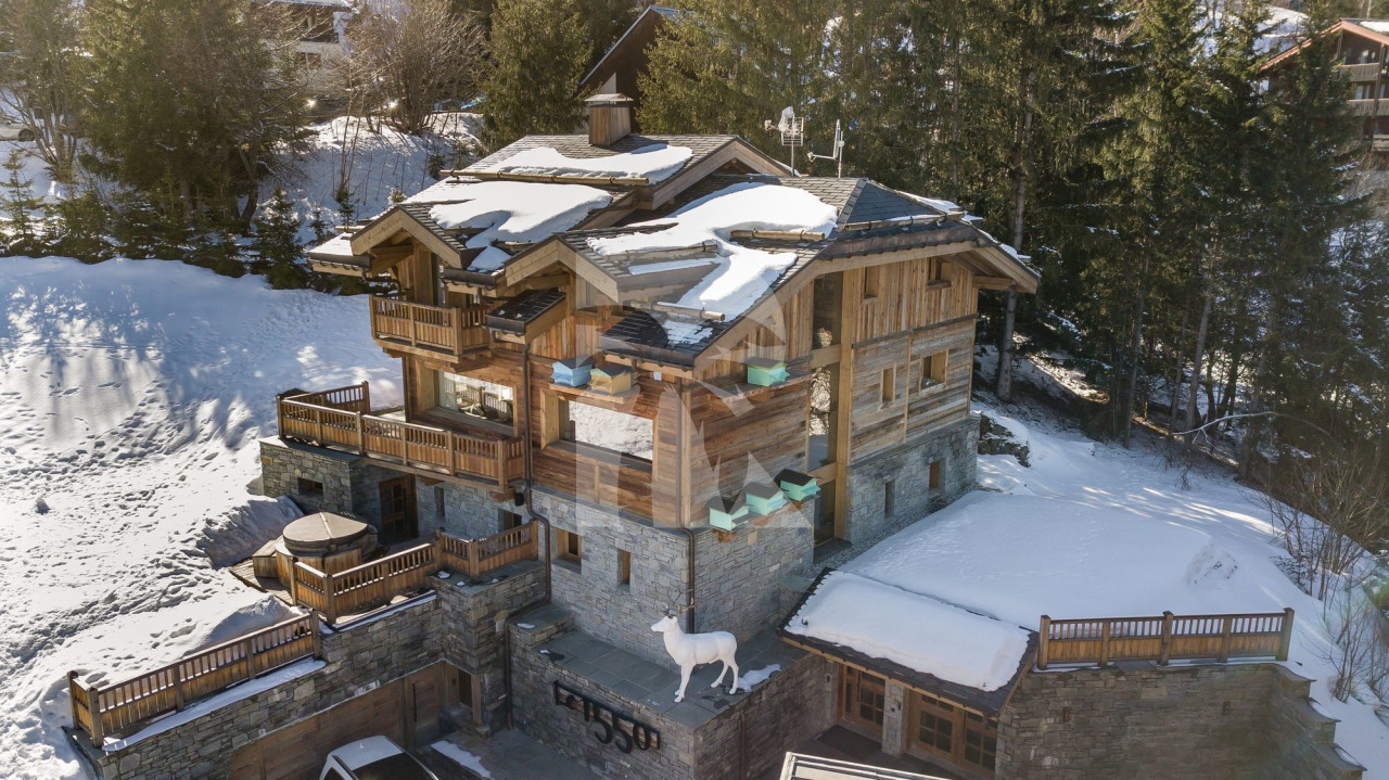 villa in Courchevel : Rent this contemporary and traditional chalet in Courchevel Village for 14 guests. - Photo 0