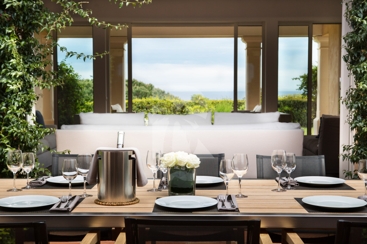 villa in St Tropez : Rent this amazing property with a perfect location near Pampelonne beaches for 8 guests. - Photo 2