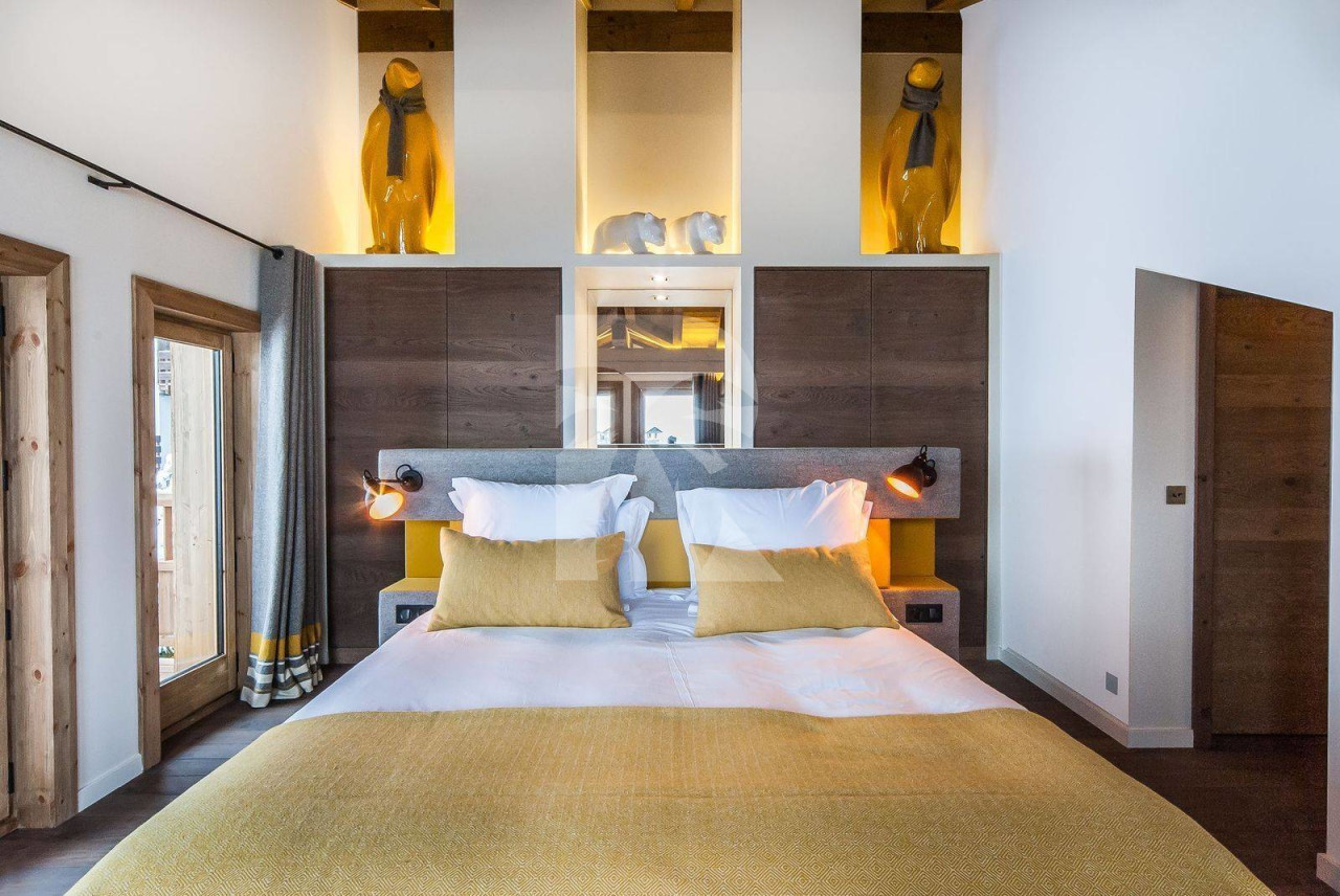 villa in Courchevel : Rent this contemporary and traditional chalet in Courchevel Village for 14 guests. - Photo 6