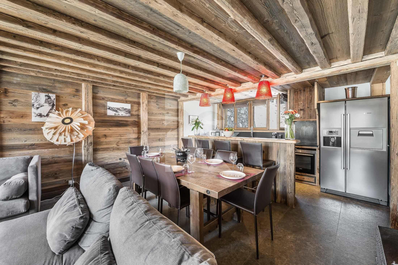 villa in Val d'Isere : Rent this typical chalet located in the Hamlet of Petit Alaska in Val d'Isère. - Photo 2