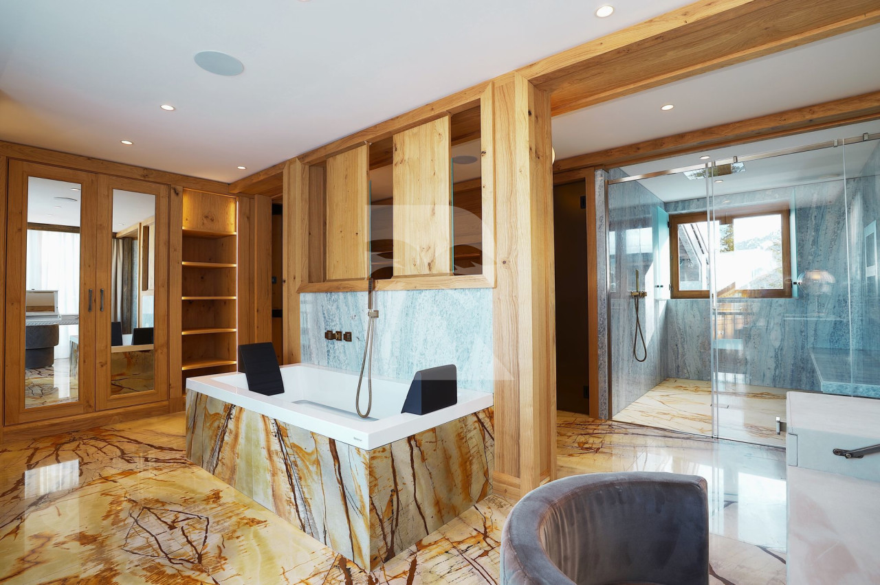 villa in Courchevel : Rent this prestigious chalet nestled in the Cospillot area in Courchevel 1850 which can accommodate 14 guests - Photo 8