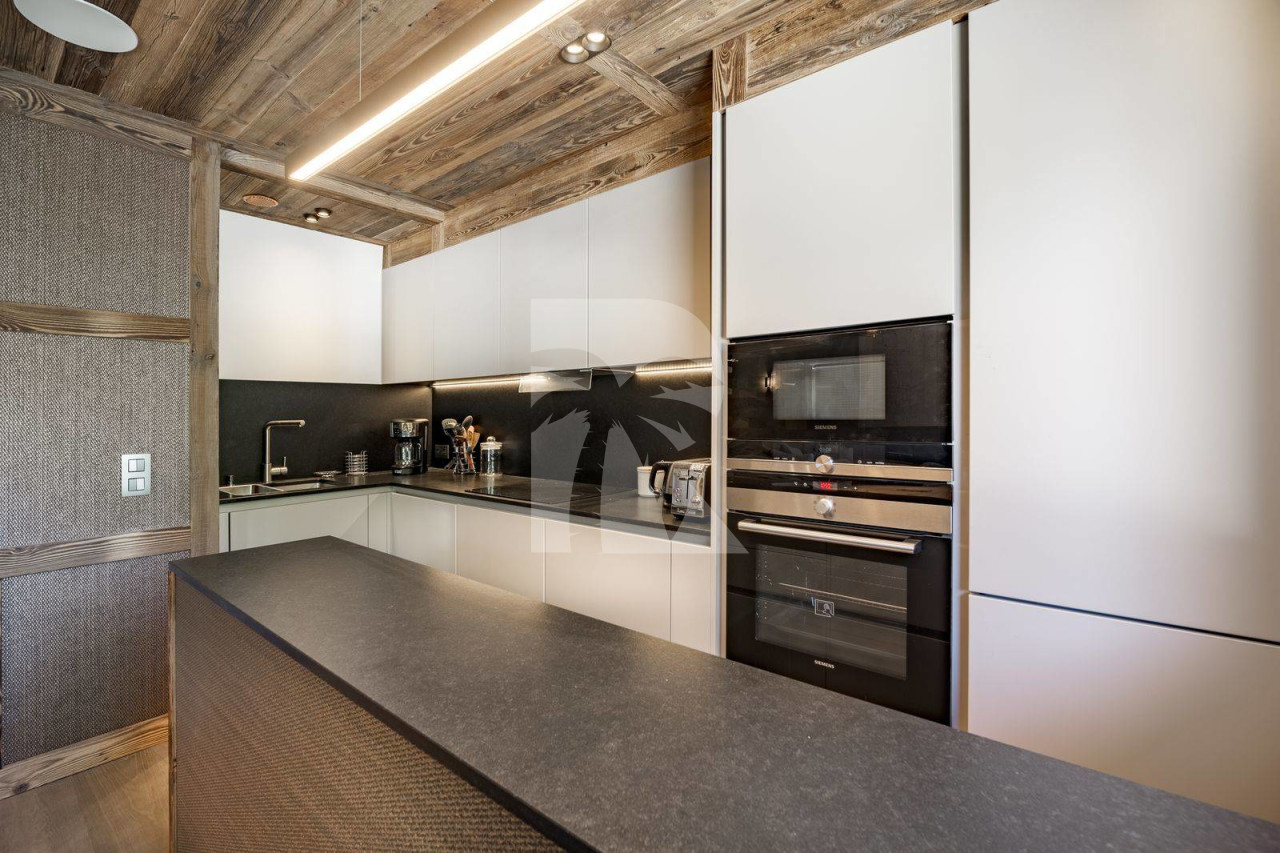 villa in Meribel : Rent  this renovated chalet at 5 mins walk from there center for 8 guests. - Photo 4