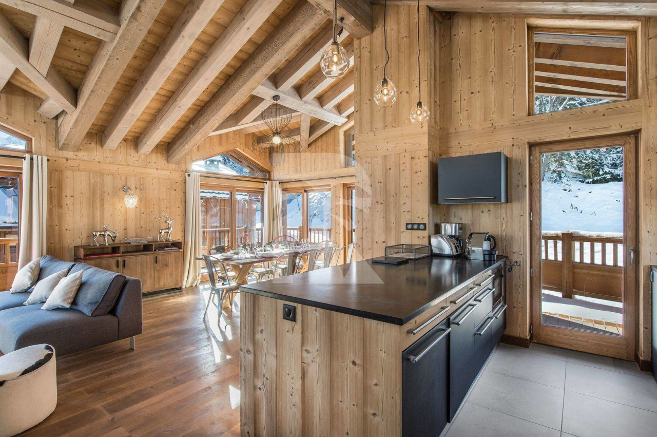 villa in Courchevel : Rent this beautiful new chalet decorated in traditional style in Courchevel Village. - Photo 4