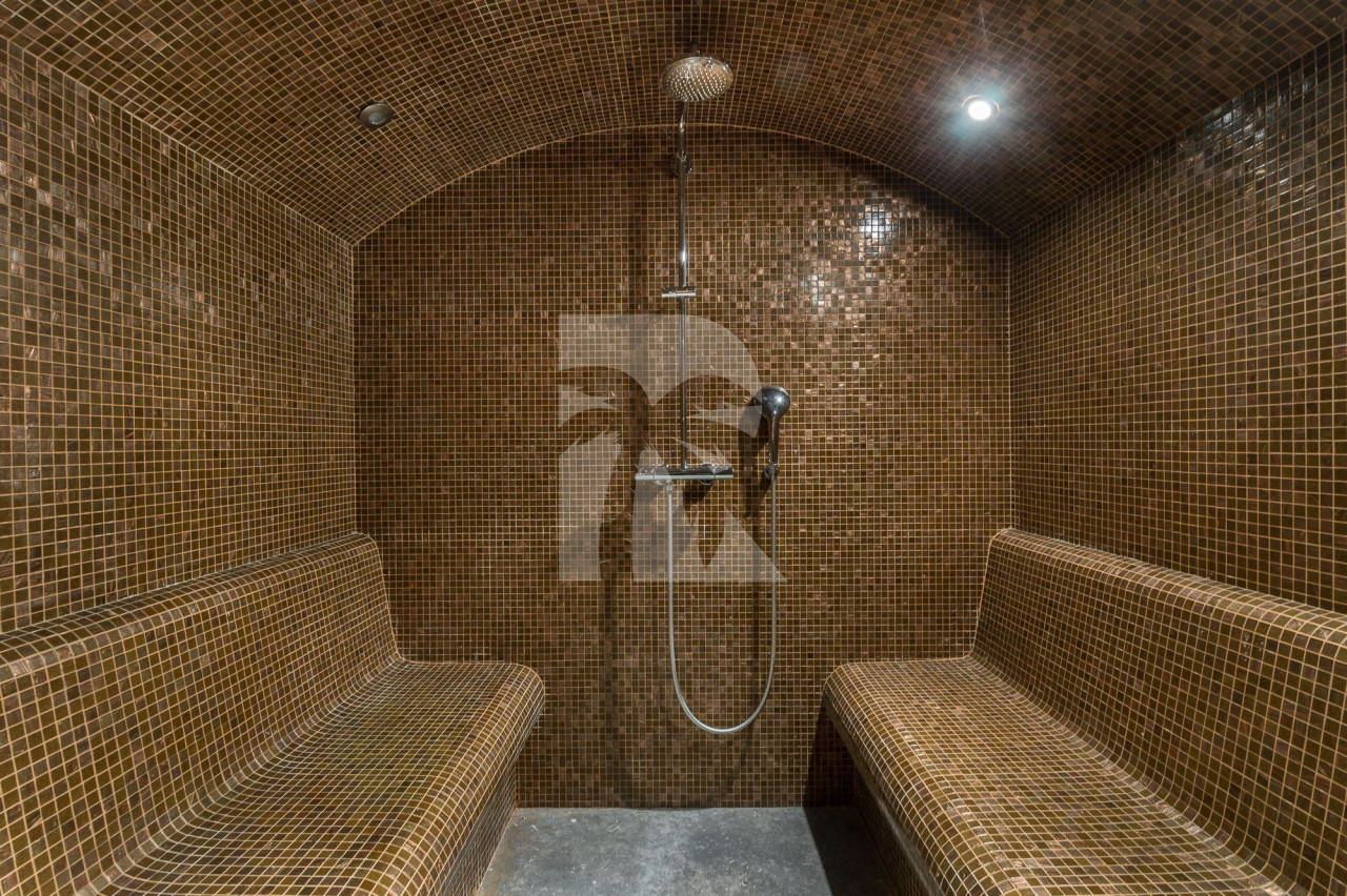 villa in Val d'Isere : Rent this chalet located in the hamlet of Le petit Alaska for 10 guests. - Photo 6