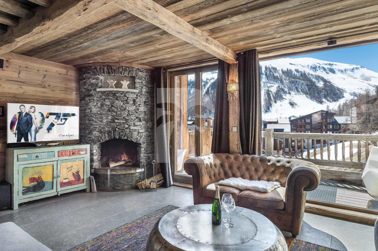 villa in Val d'Isere : Rent this typical chalet located in the Hamlet of Petit Alaska in Val d'Isère. - Photo 1