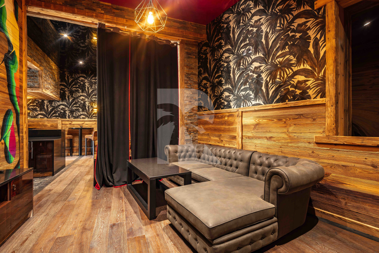villa in Tignes : Rent this luxurious chalet designed with graffiti street art - Photo 4