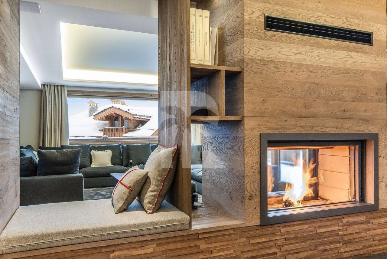 villa in Courchevel : Rent this contemporary and traditional chalet in Courchevel Village for 14 guests. - Photo 3