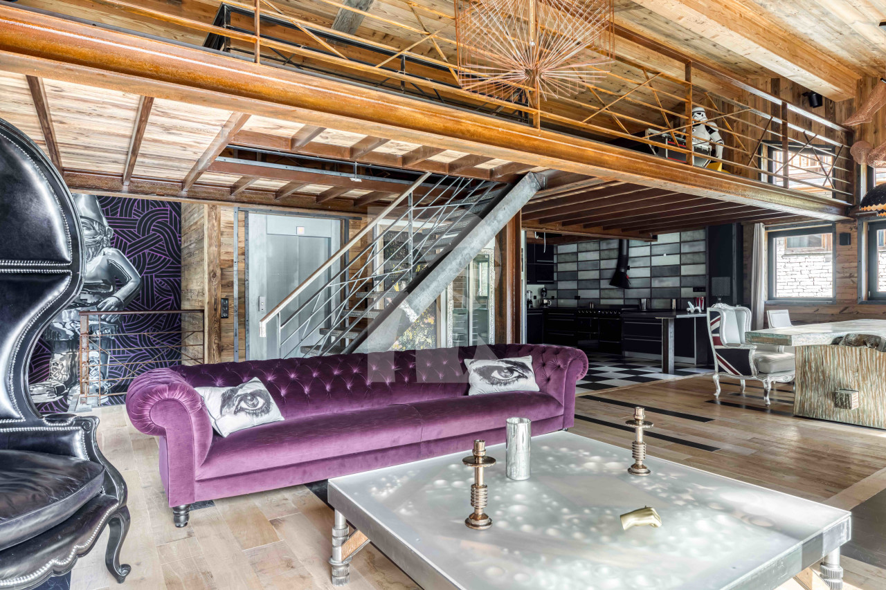 villa in Tignes : Rent this unique chalet for 8 guests located a short walk from the lift. - Photo 1
