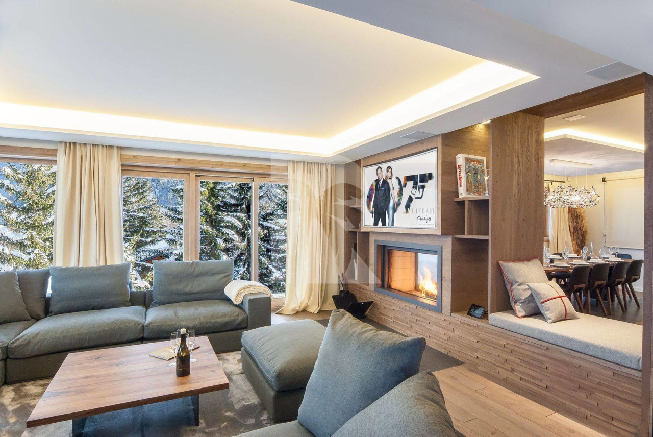 villa in Courchevel : Rent this contemporary and traditional chalet in Courchevel Village for 14 guests. - Photo 2