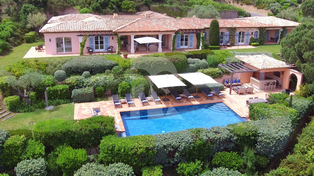 villa in St Tropez : Rent this luxurious provencal property of 460 sqm which can accommodate up to 10 guests. - Photo 0
