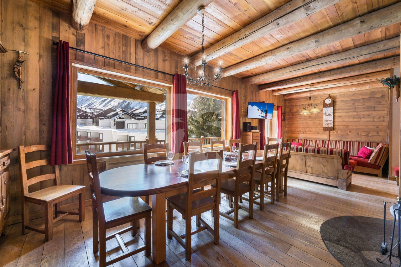 villa in Val d'Isere : Rent this chalet located right in the center of Val d'Isère and at only 150m from the slopes. - Photo 2