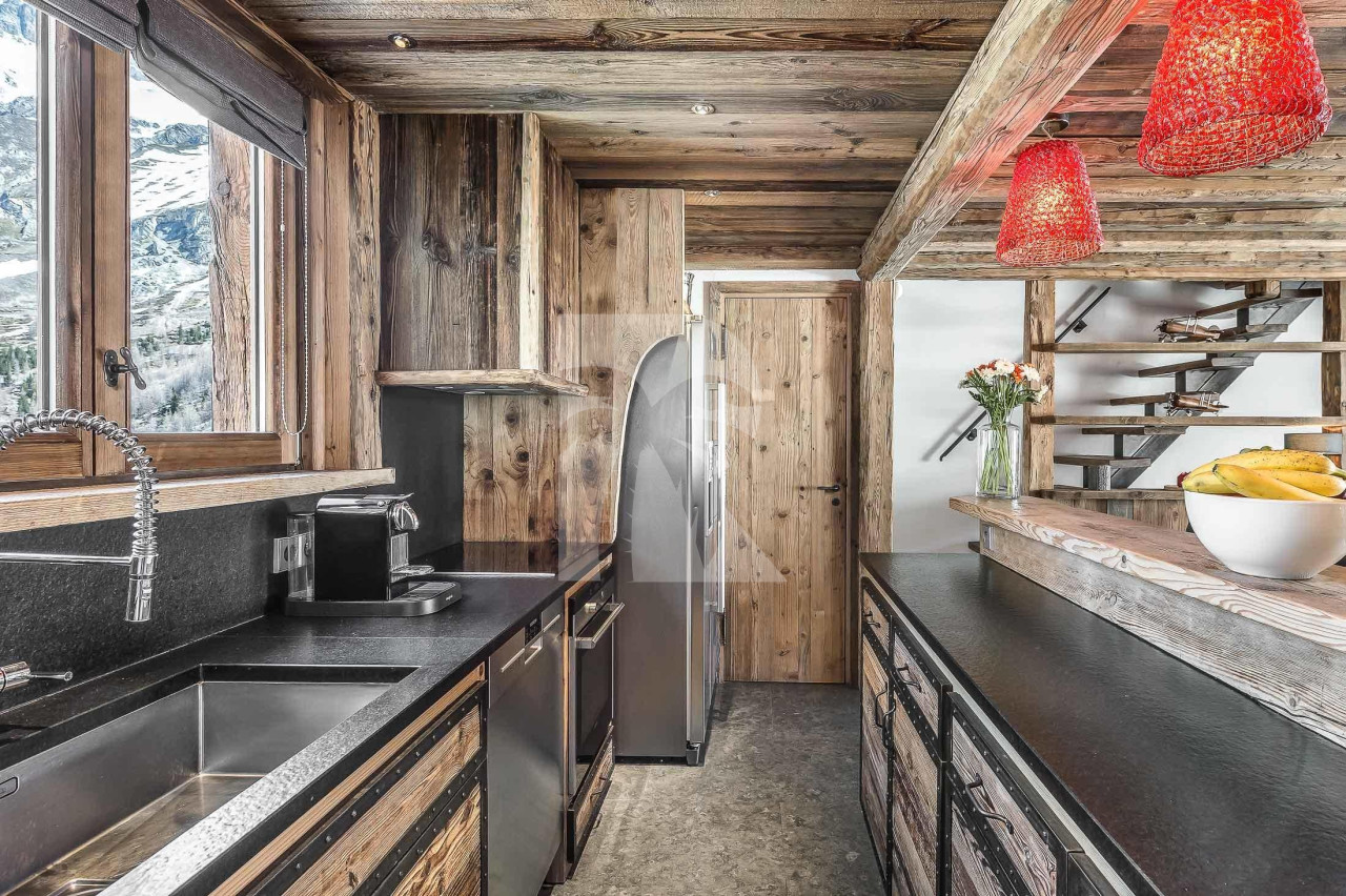 villa in Val d'Isere : Rent this typical chalet located in the Hamlet of Petit Alaska in Val d'Isère. - Photo 8