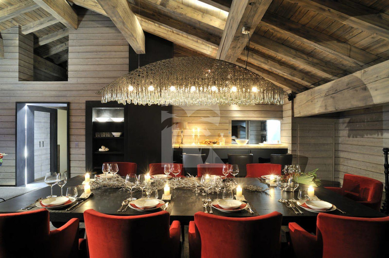 villa in Courchevel : Rent one of the most luxury chalet in Courchevel fully catered. - Photo 1