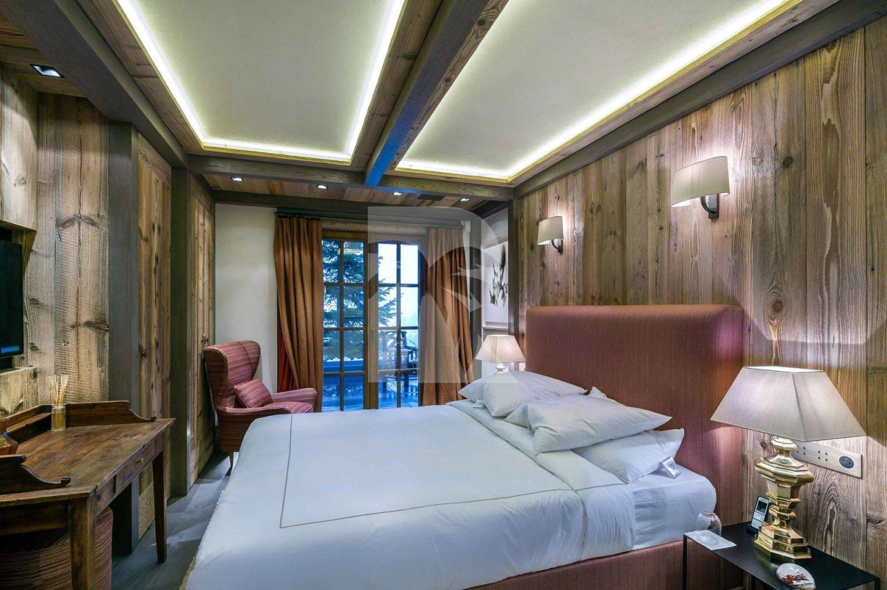 villa in Courchevel : Rent this ultimate luxury chalet of 6 ensuite bedrooms located in les Chenus. - Photo 6