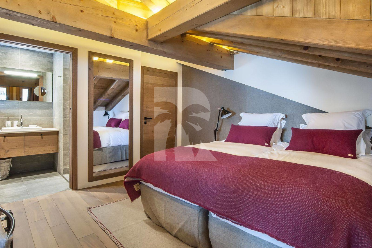villa in Courchevel : Rent this contemporary and traditional chalet in Courchevel Village for 14 guests. - Photo 5