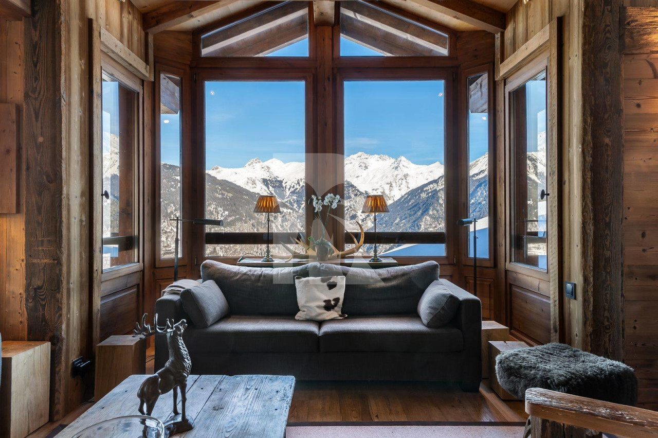 villa in Courchevel : Rent this nearby center of the resort and slopes in Courchevel Village. - Photo 1
